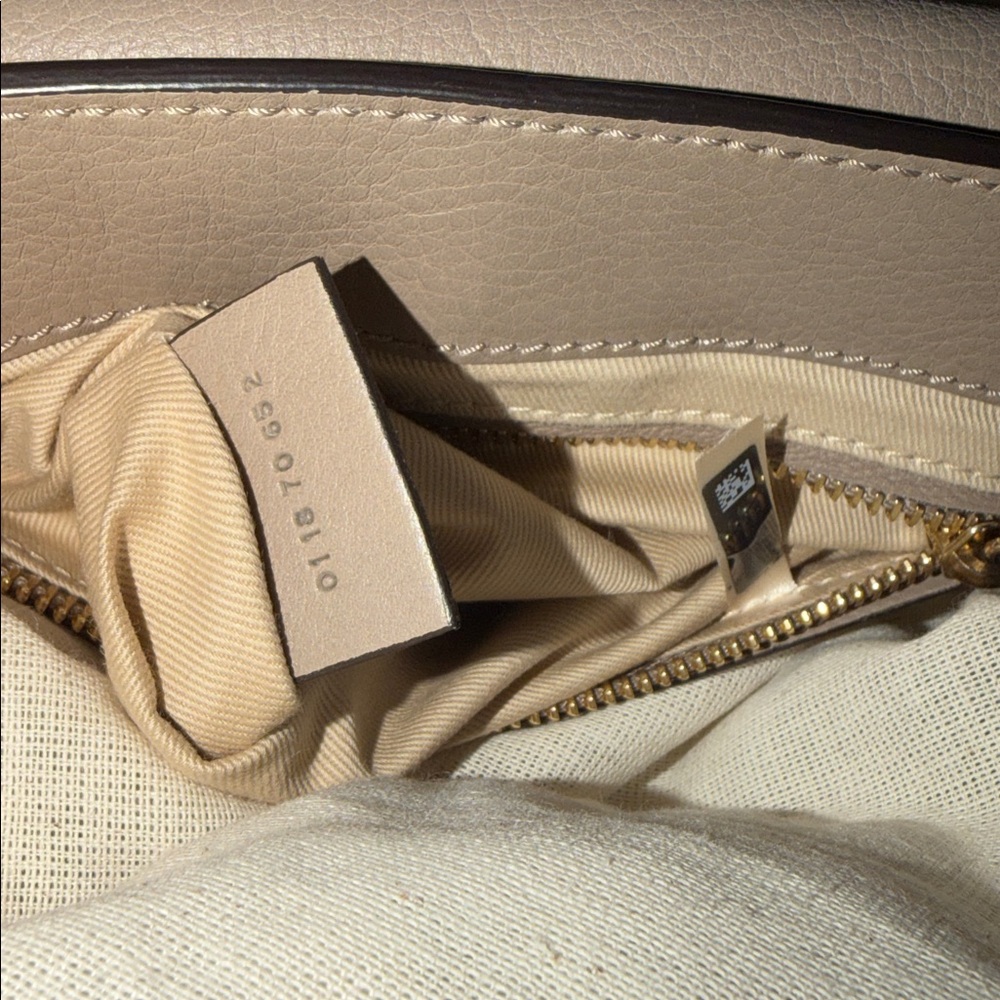 Chloé Medium Calfskin and Suede Faye backpack in Motty Grey - Picture 10 of 16